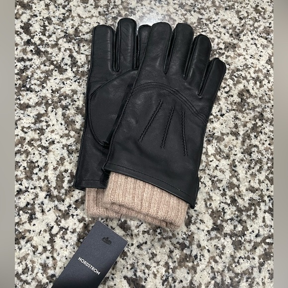 Nordstrom Other - NWT . . .  Men’s Cashmere Lined Black Leather Gloves - size Medium